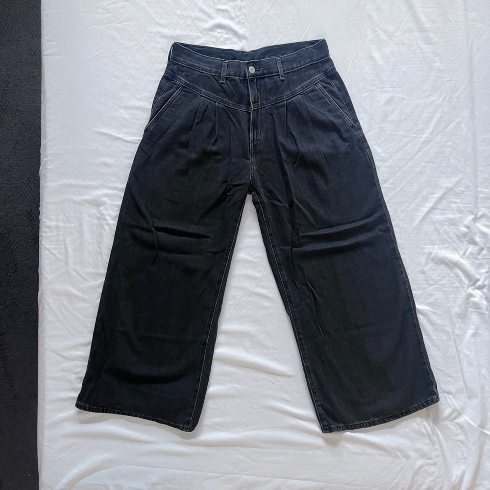 Levis Wide Leg Pleated jeans